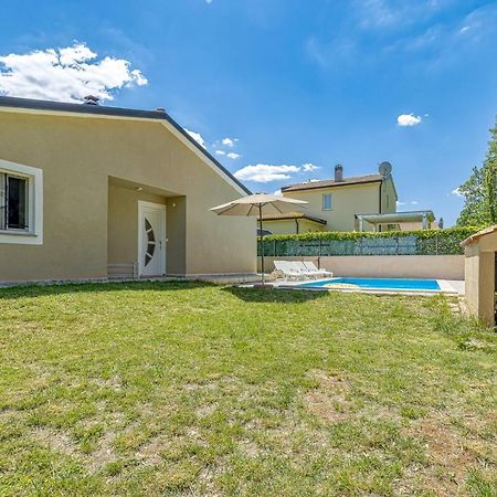 Holiday House Mir Канфанар Экстерьер фото