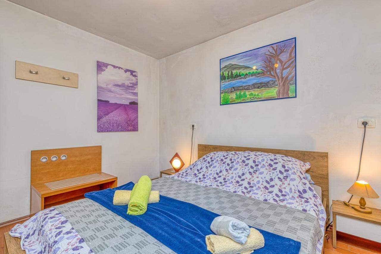 Holiday House Mir Канфанар Экстерьер фото