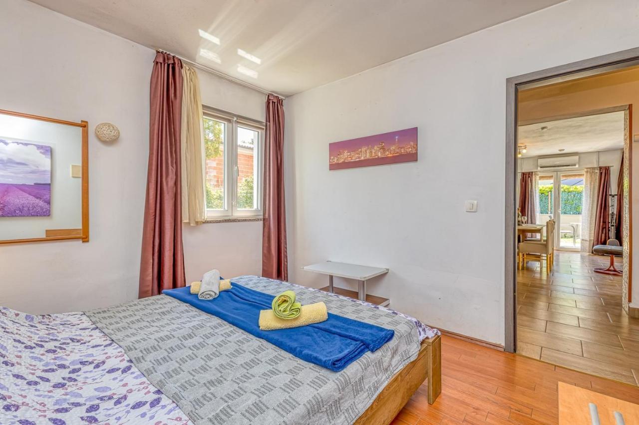 Holiday House Mir Канфанар Экстерьер фото