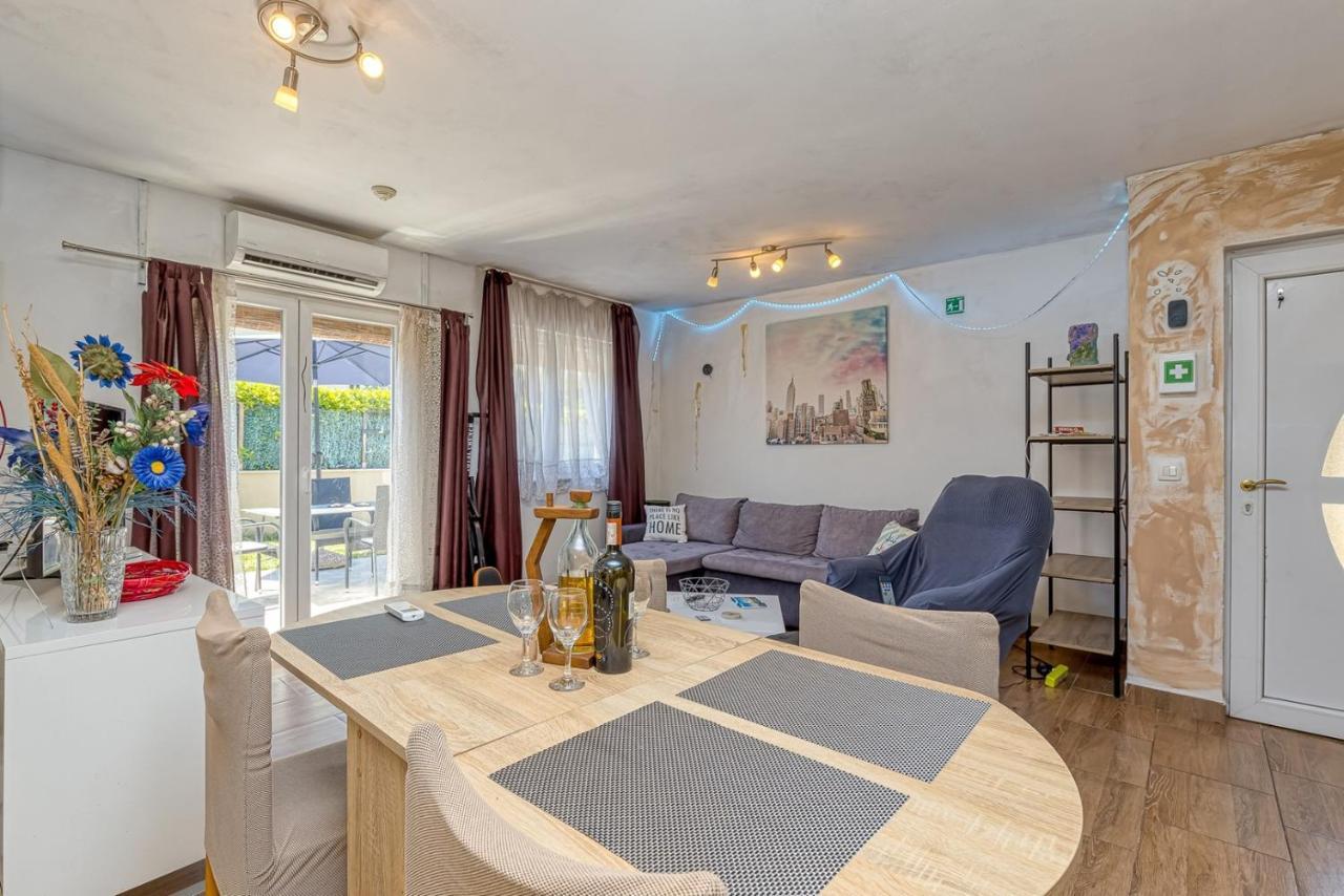 Holiday House Mir Канфанар Экстерьер фото