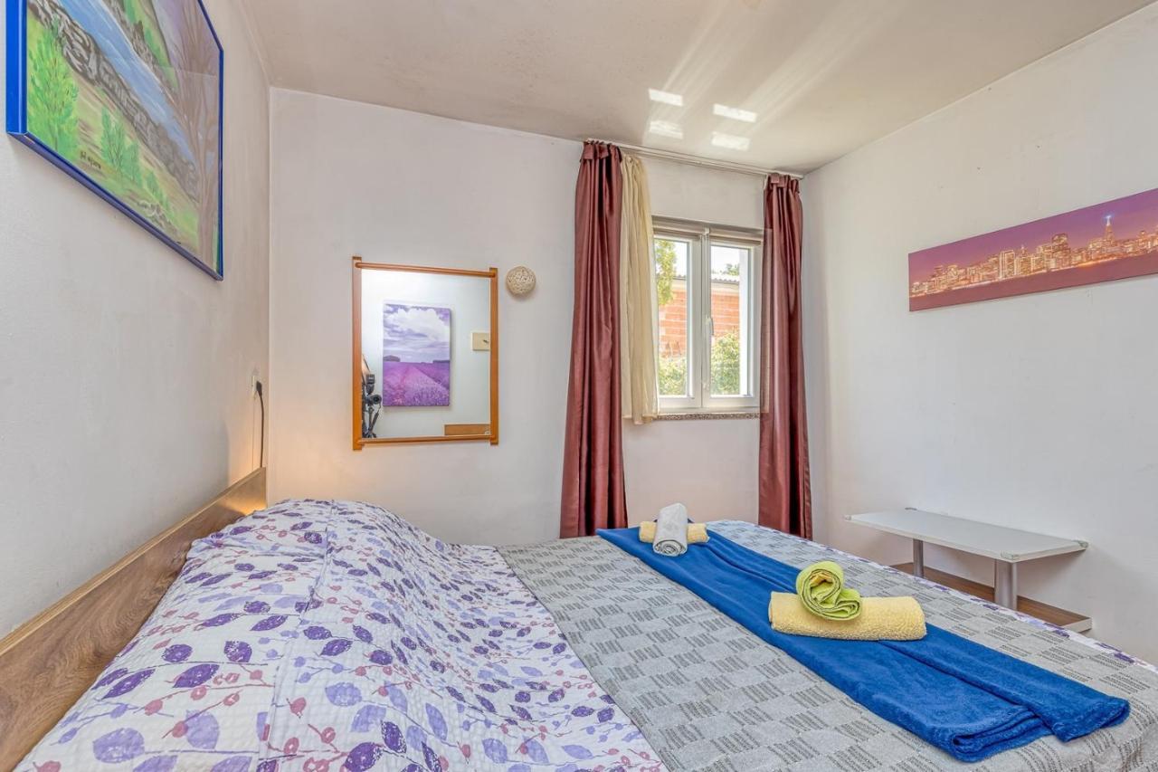 Holiday House Mir Канфанар Экстерьер фото