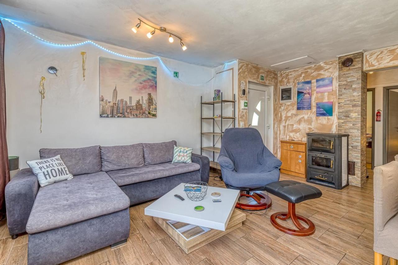 Holiday House Mir Канфанар Экстерьер фото